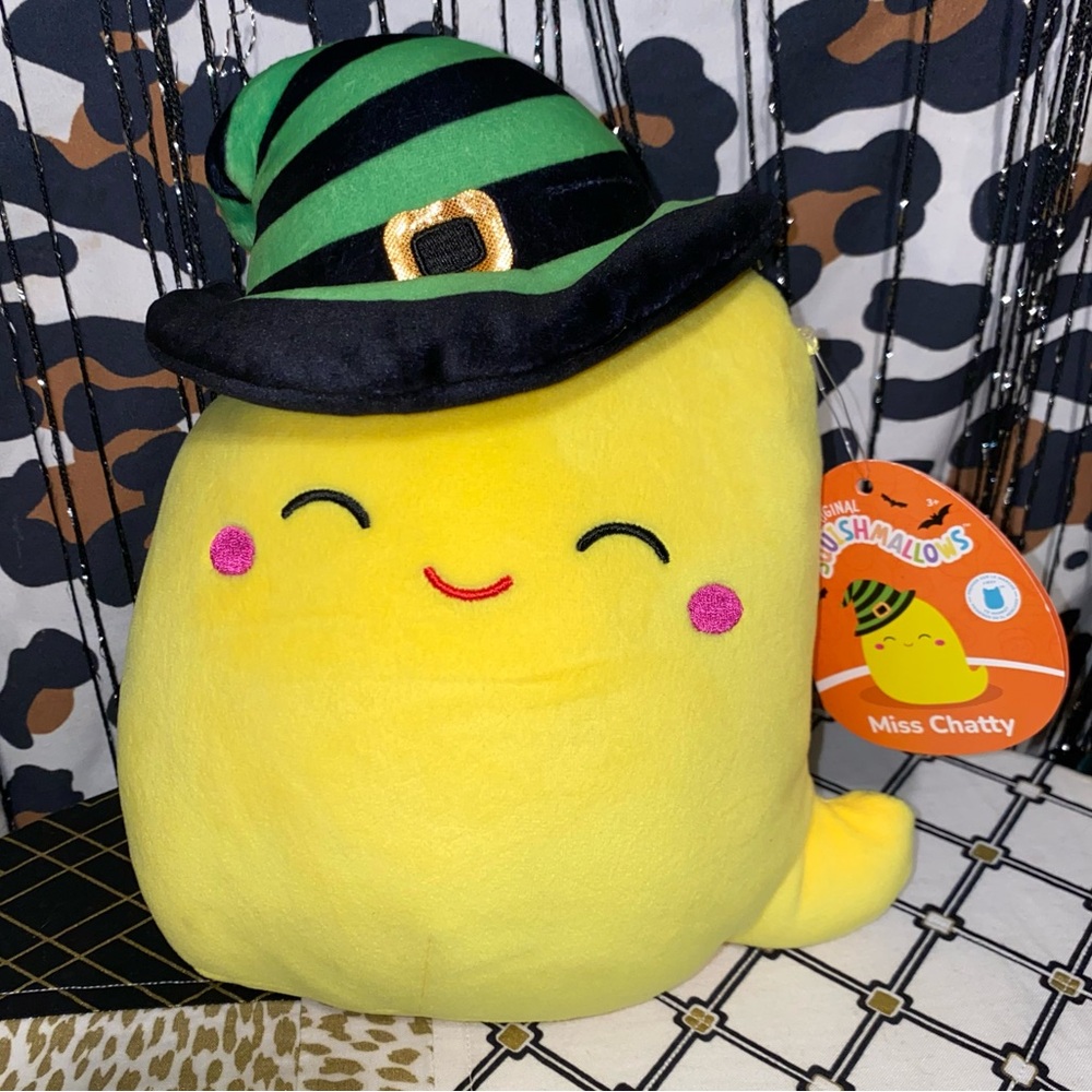SQUISHMALLOWS MISS CHATTY THE GHOST WITH A WITCH HAT PLUSH PILLOW TOY